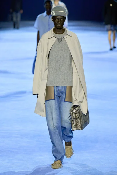 Look 28